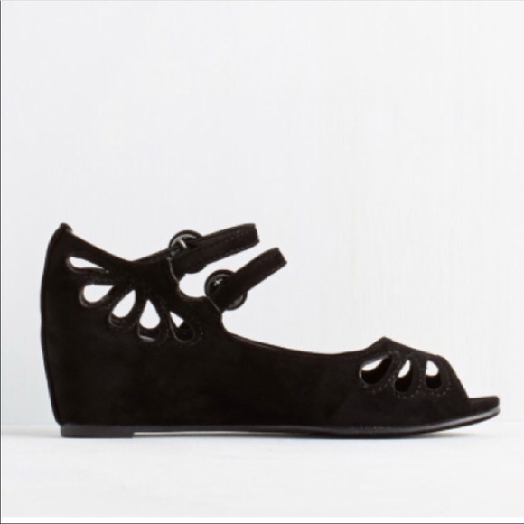 Modcloth Shoes - Modcloth Grand Ole Opera Wedge in Black